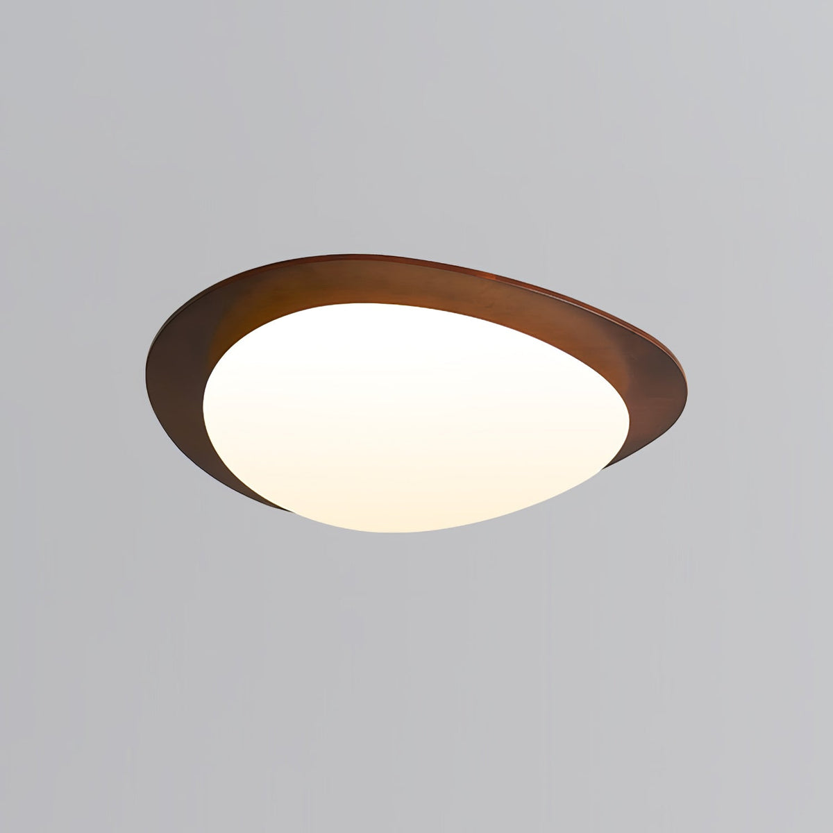 Evory plafondlamp in walnoothout met kiezelvormige-vorm