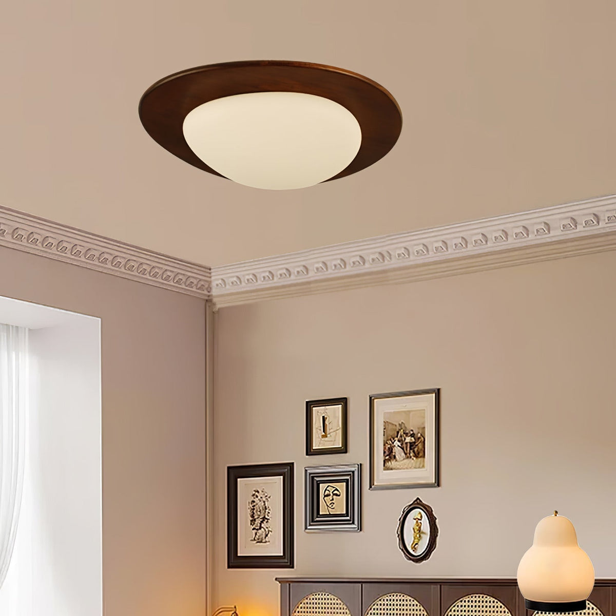 Evory plafondlamp in walnoothout met kiezelvormige-vorm