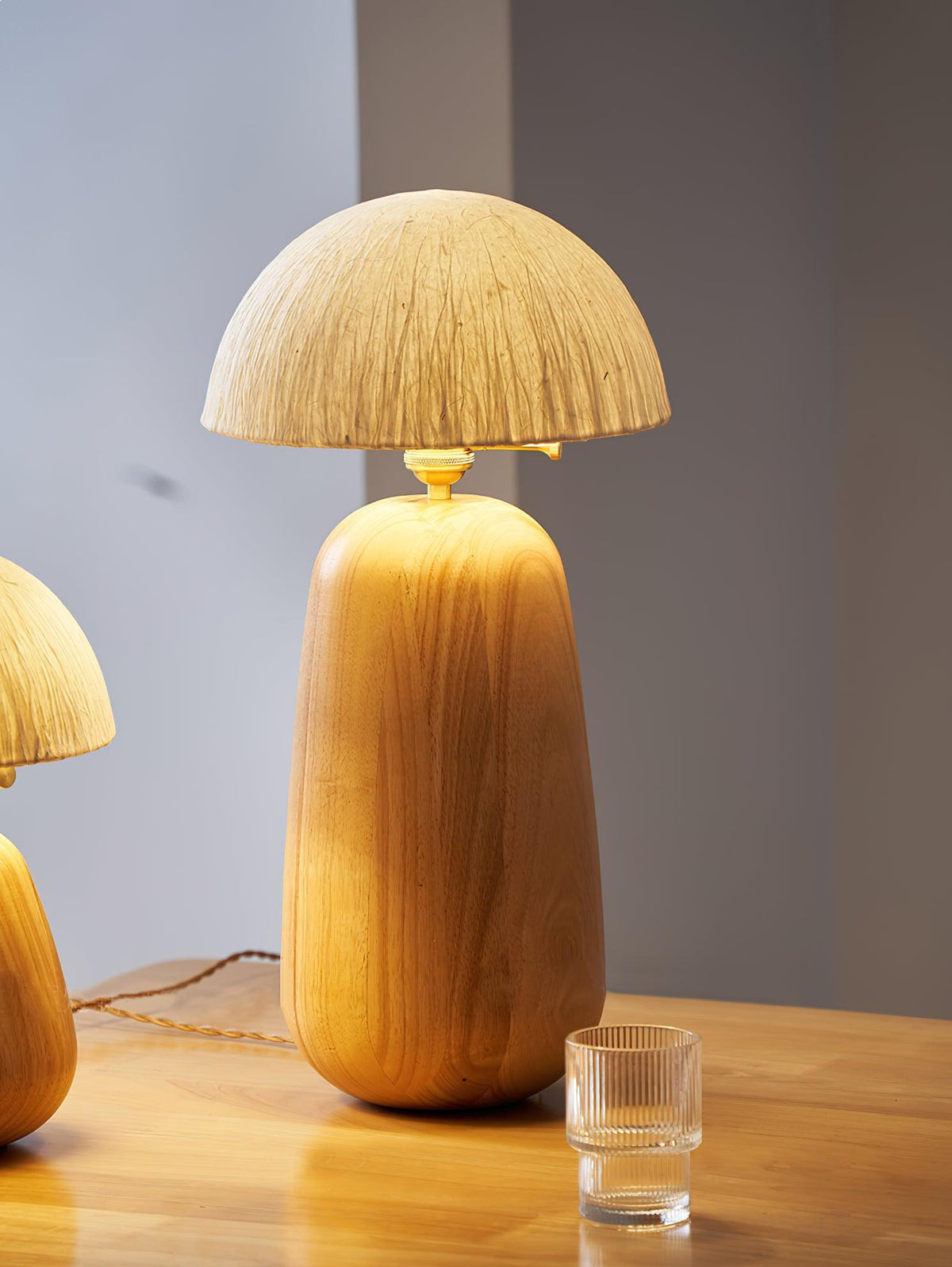 Elugan tafellamp van massief hout
