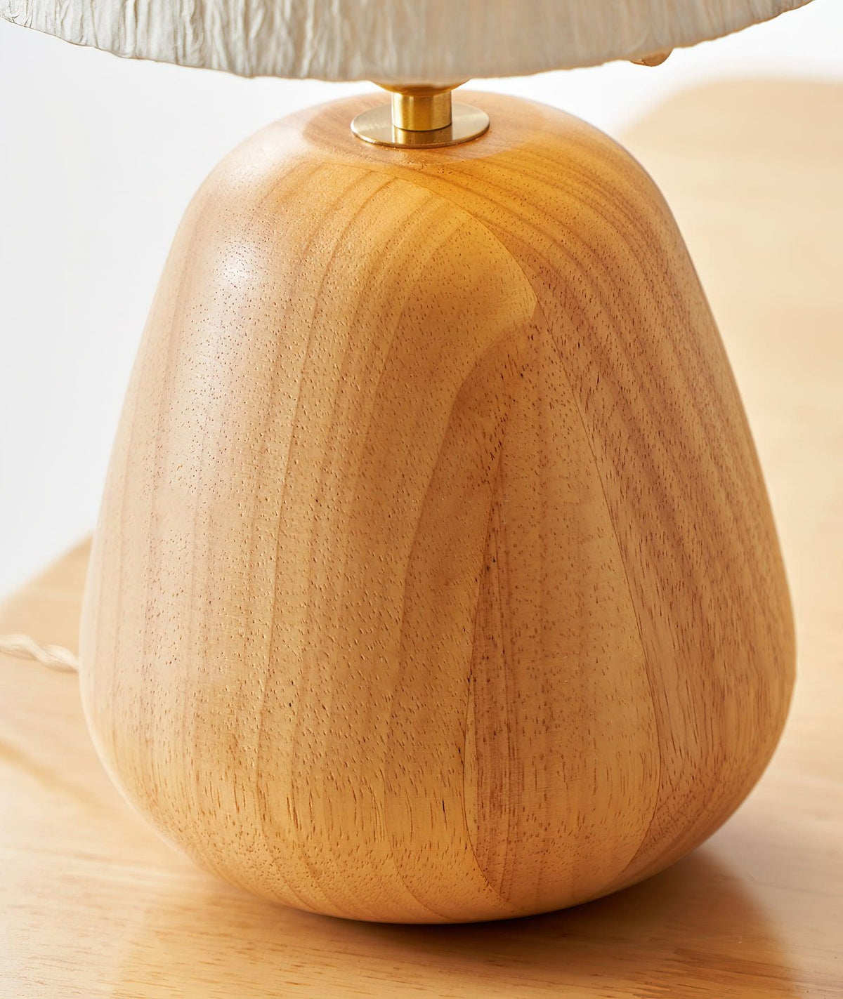 Elugan tafellamp van massief hout