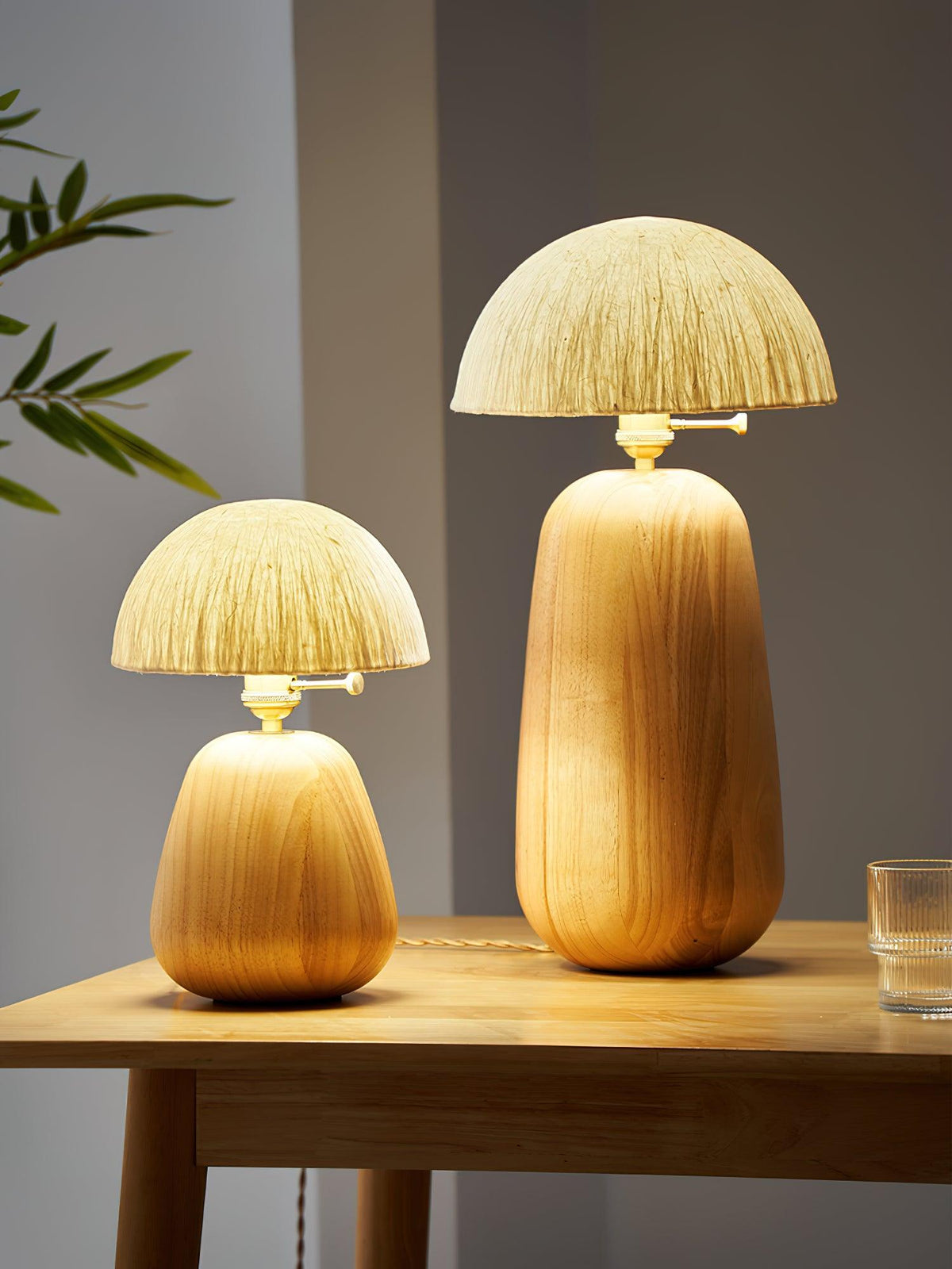 Elugan tafellamp van massief hout