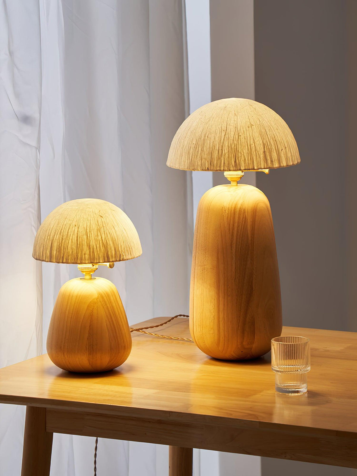 Elugan tafellamp van massief hout