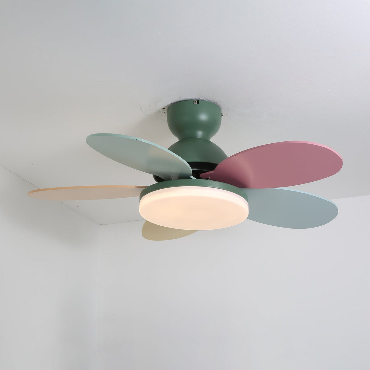 Eireise kleurrijke plafondventilator met lamp voor de kinderkamer