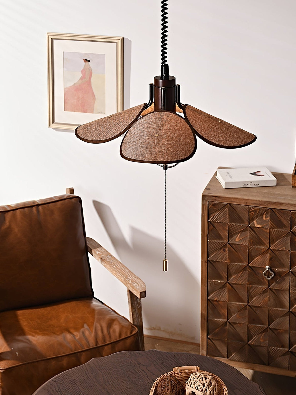 Utalion traditionele hanglamp van hout en stof met bloemblaadjesvorm