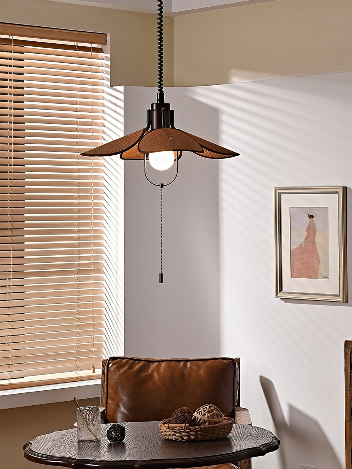 Utalion traditionele hanglamp van hout en stof met bloemblaadjesvorm