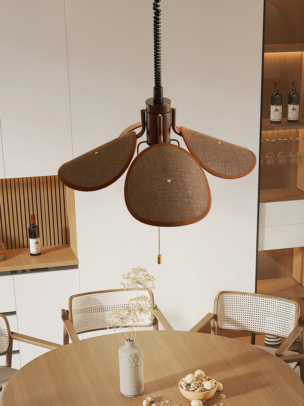 Utalion traditionele hanglamp van hout en stof met bloemblaadjesvorm