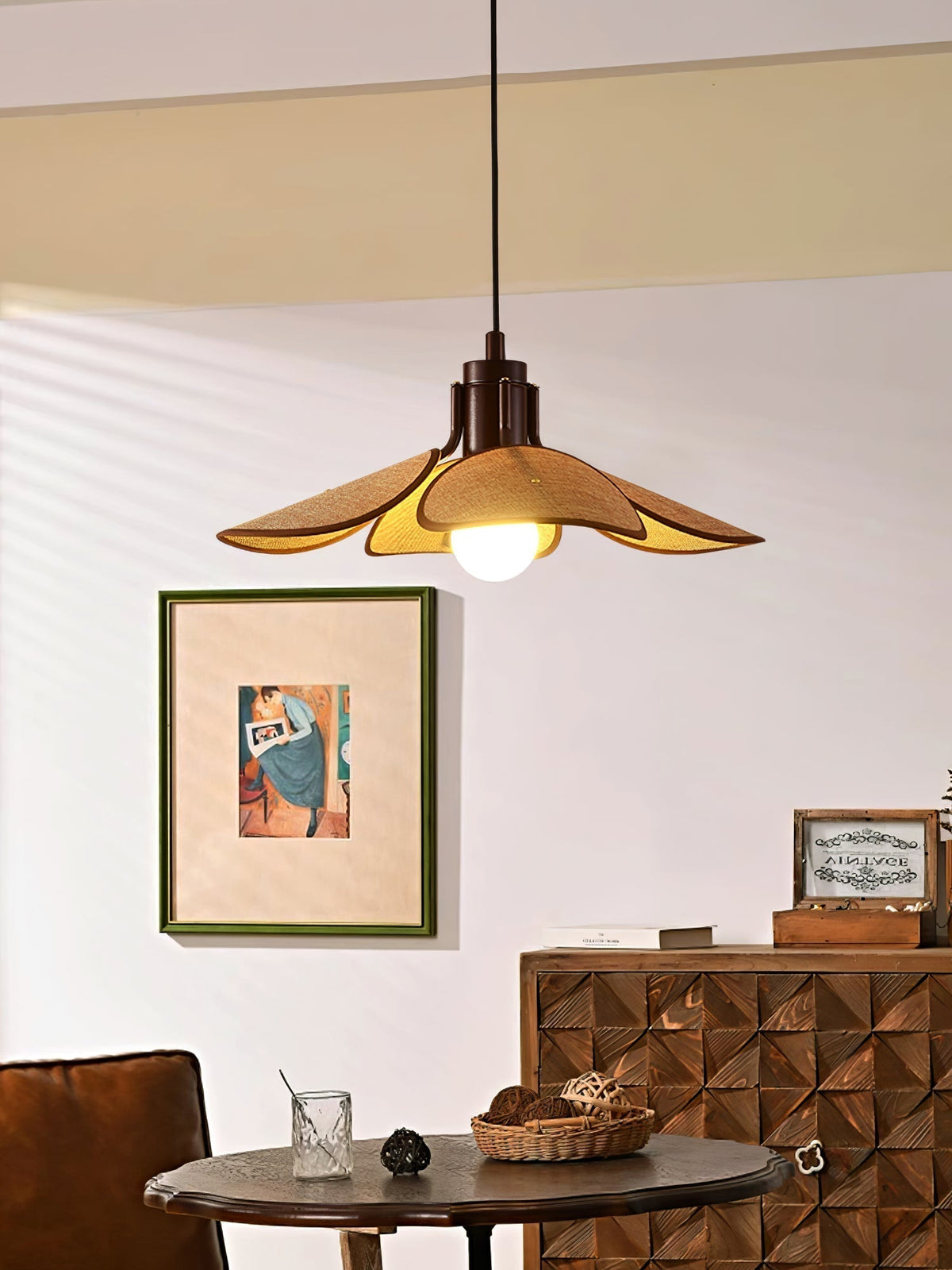 Utalion traditionele hanglamp van hout en stof met bloemblaadjesvorm