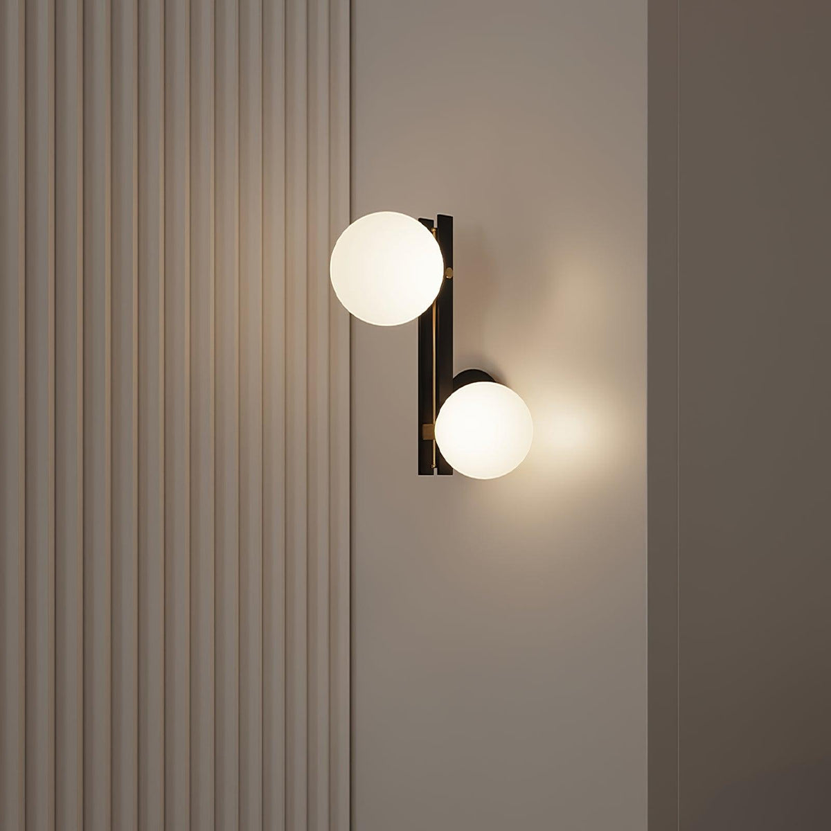 Eiranaria wandlamp met planetaire glazen kap