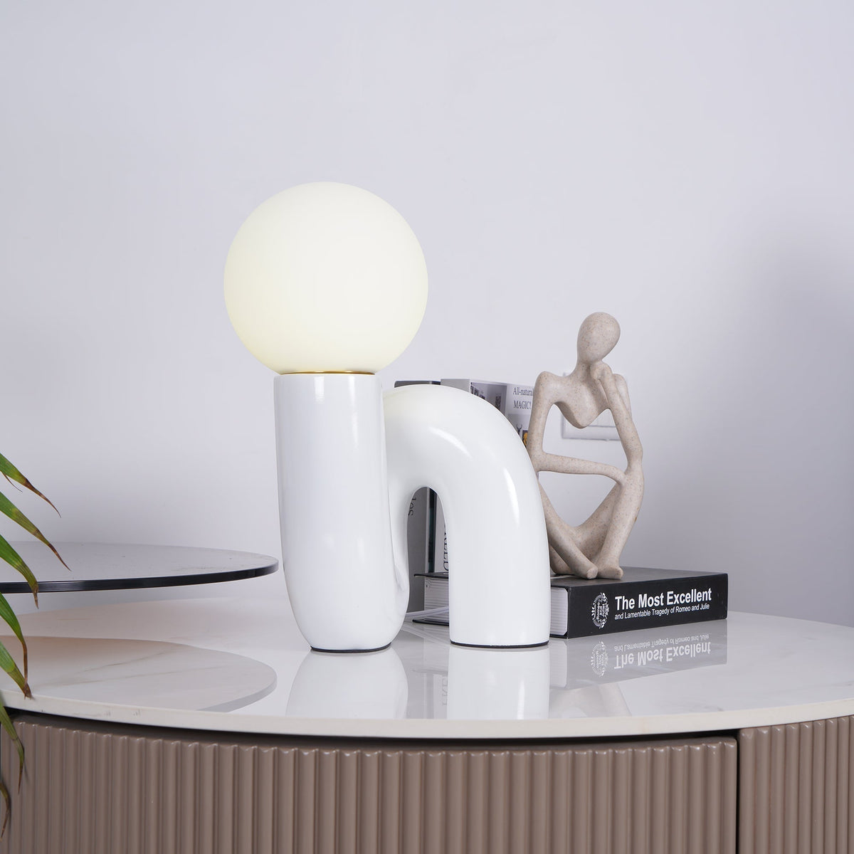 Soreeon tafellamp Playful N-vorm volledig wit