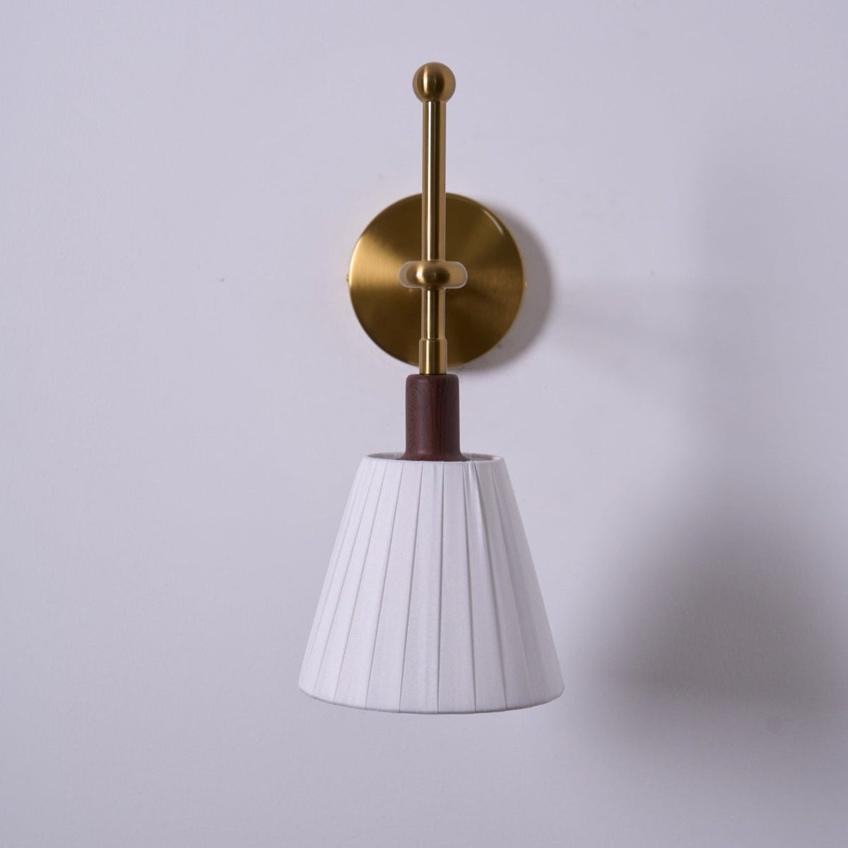 Gairm wandlamp met geplooide stofkap in messing