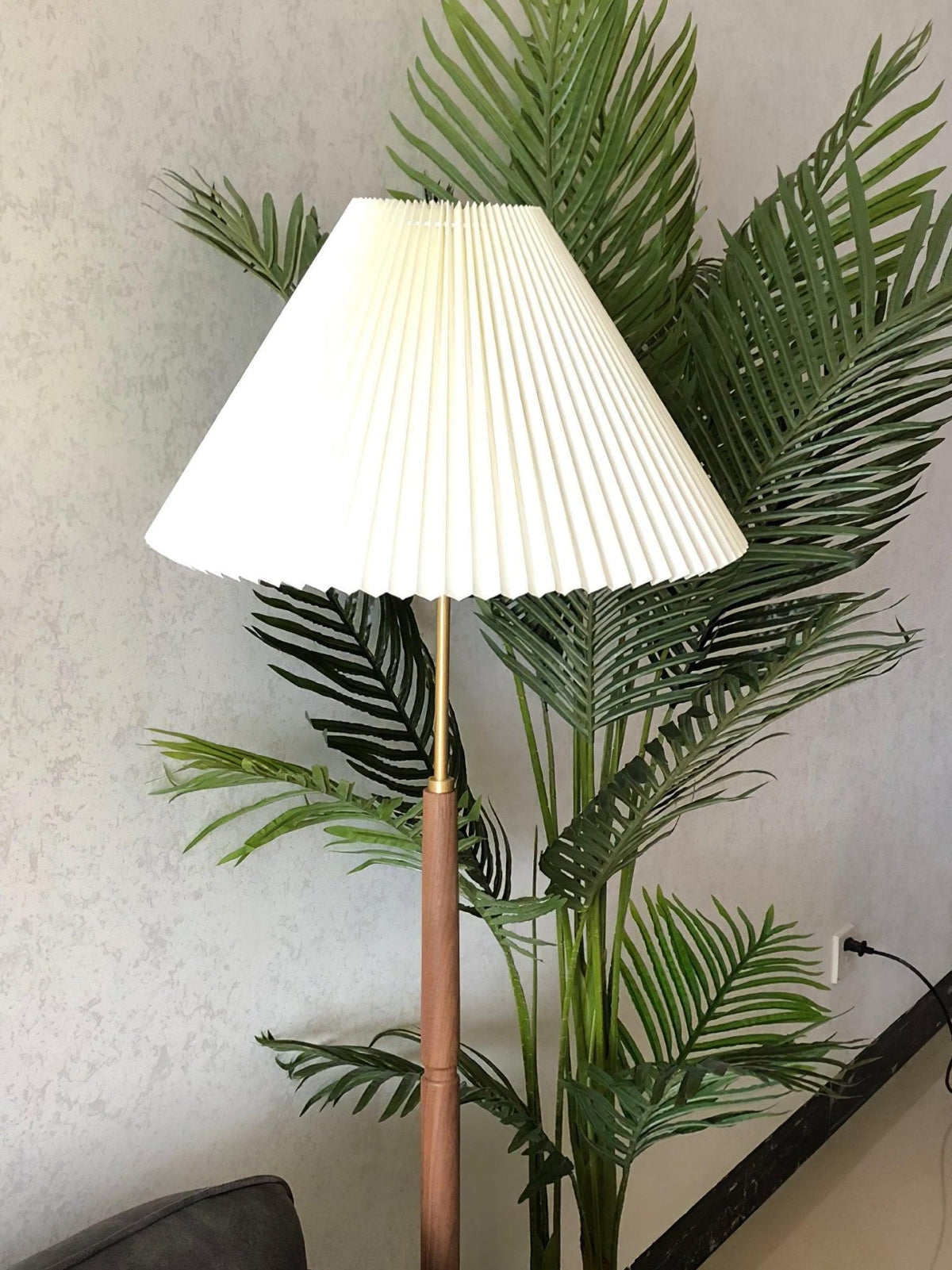Syleina Minimalistische vloerlamp van massief hout