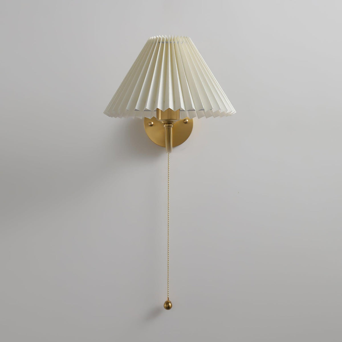 Dovrin elegantie geplooide messing stoffen wandlamp