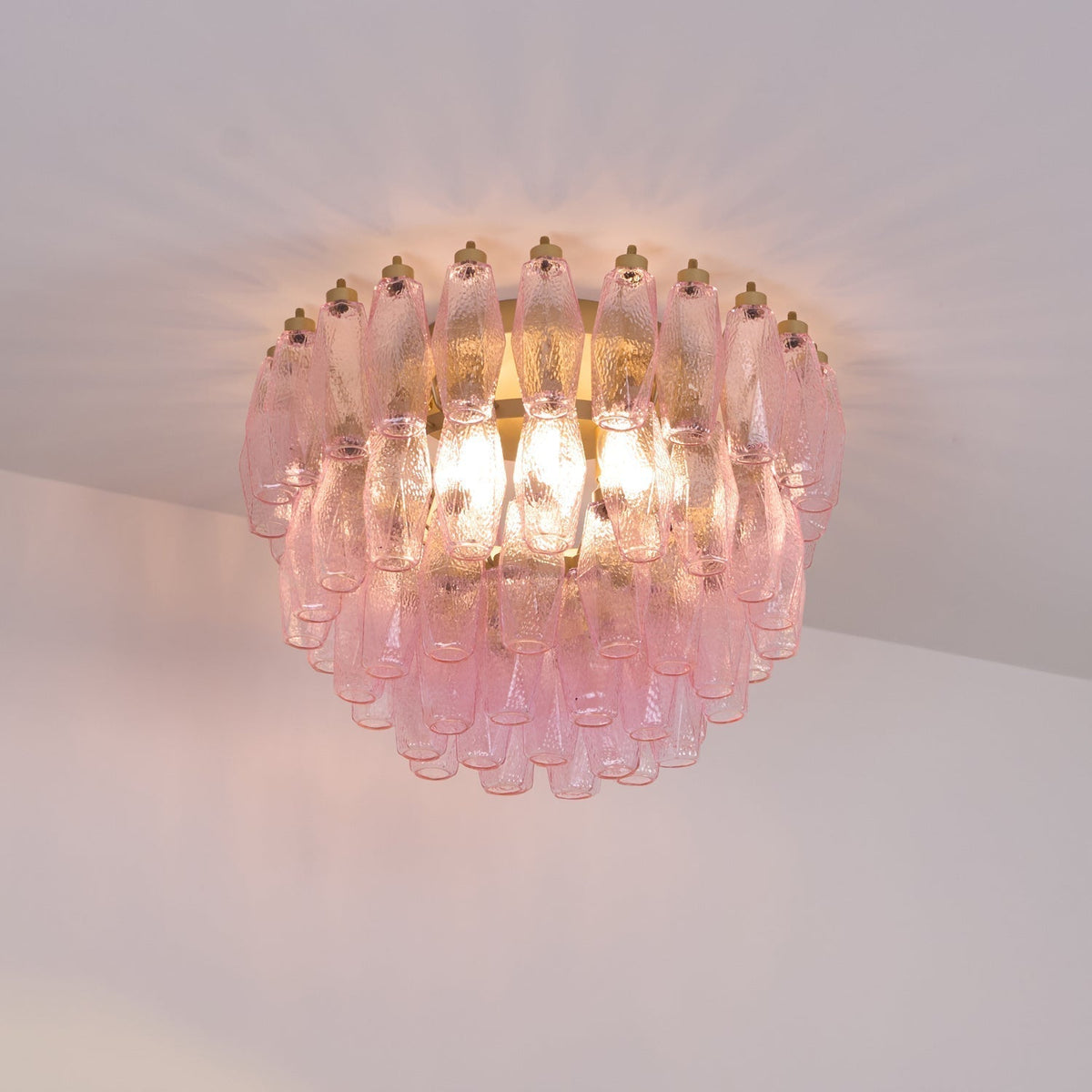 Celelaya plafondlamp Poliedri gelaagde roze Murano-glas vlakke plafondlamp