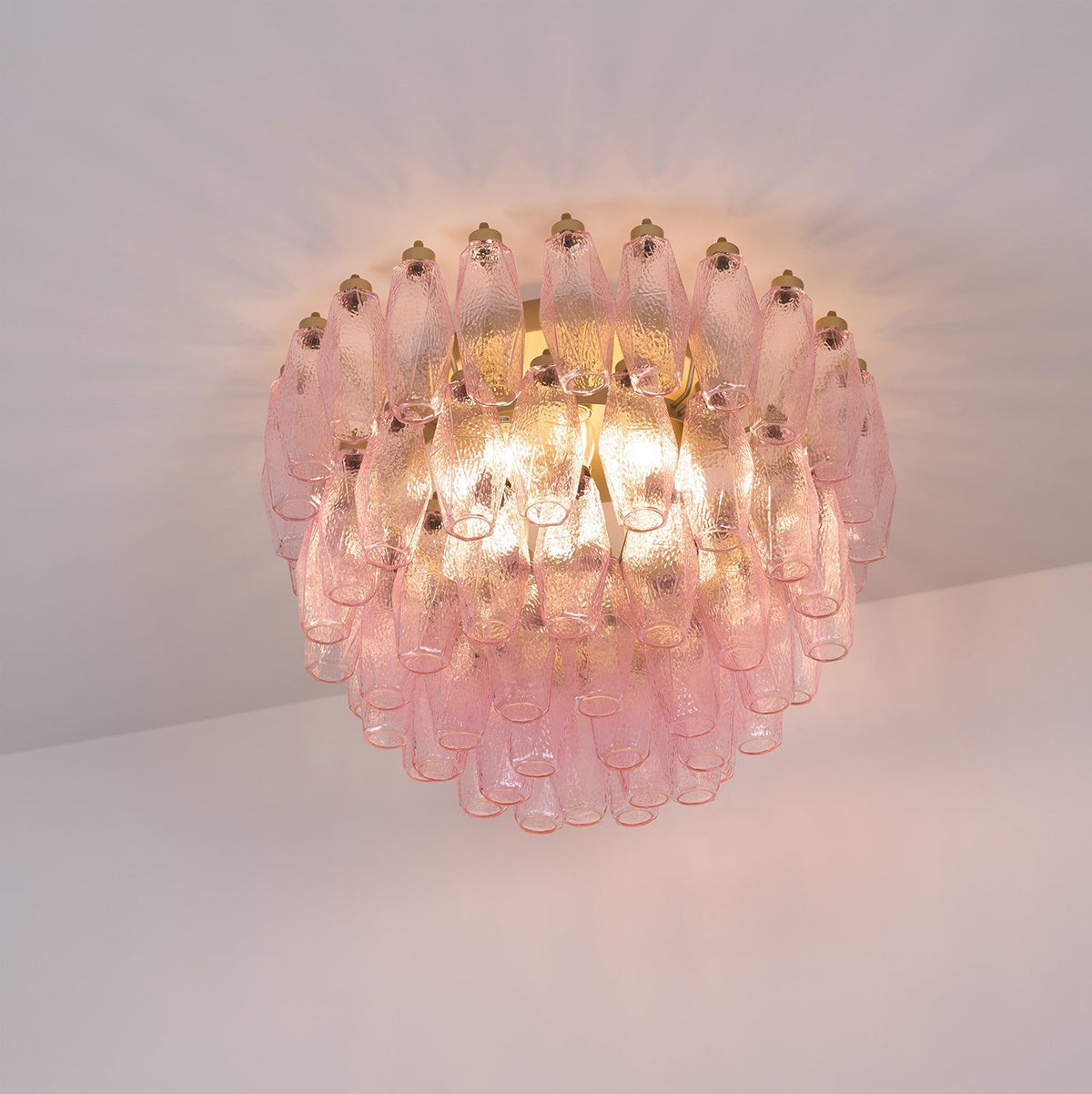 Celelaya plafondlamp Poliedri gelaagde roze Murano-glas vlakke plafondlamp