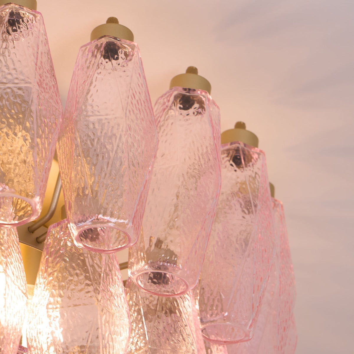 Celelaya plafondlamp Poliedri gelaagde roze Murano-glas vlakke plafondlamp