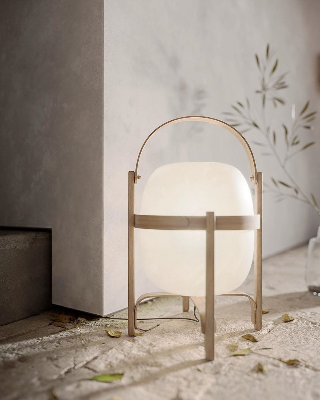 Lethra tafellamp van hout en glas