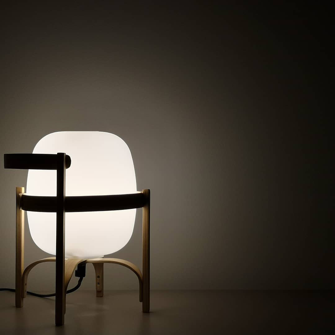 Lethra tafellamp van hout en glas