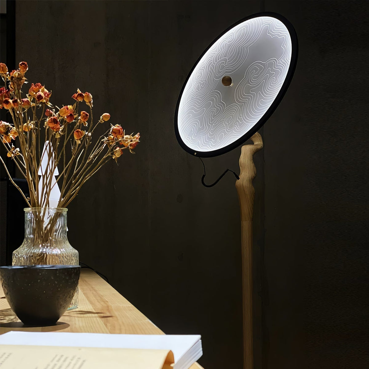 Evliriel vloerlamp van hout