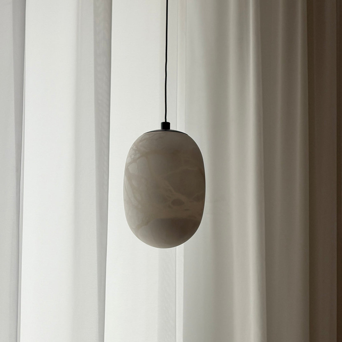 Eireenne hanglamp van albast in