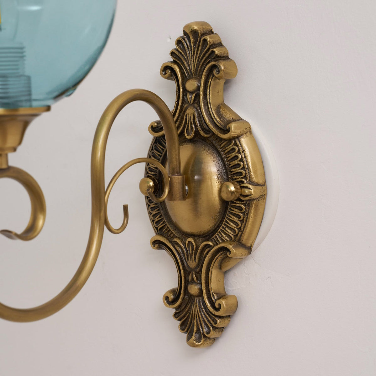 Lavinia wandlamp met en roze afwerking