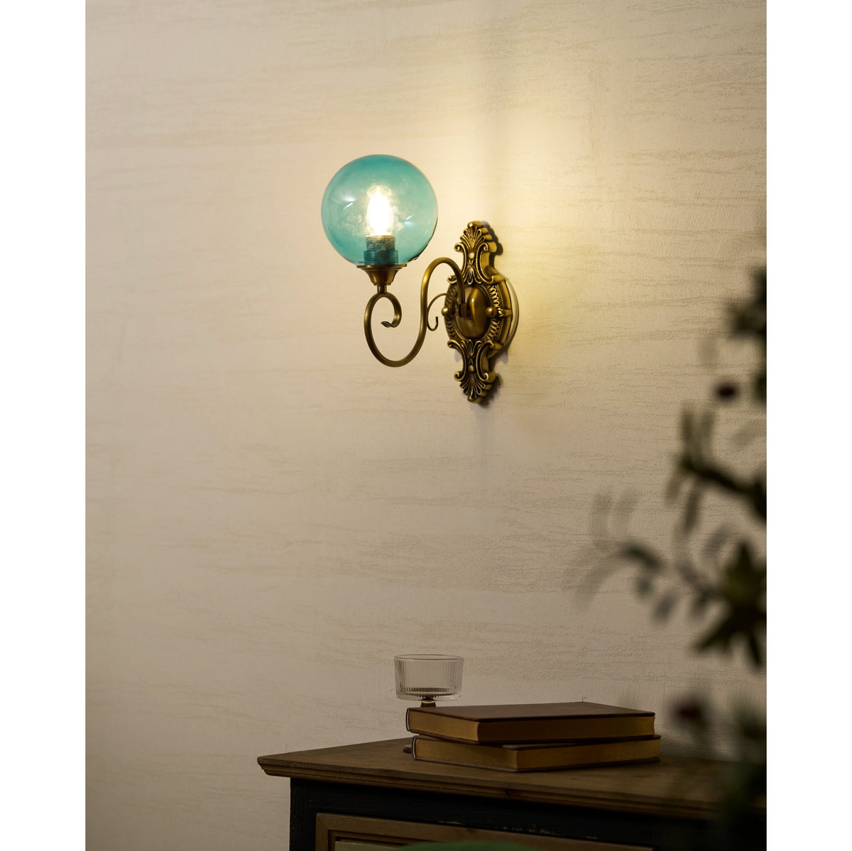 Lavinia wandlamp met en roze afwerking