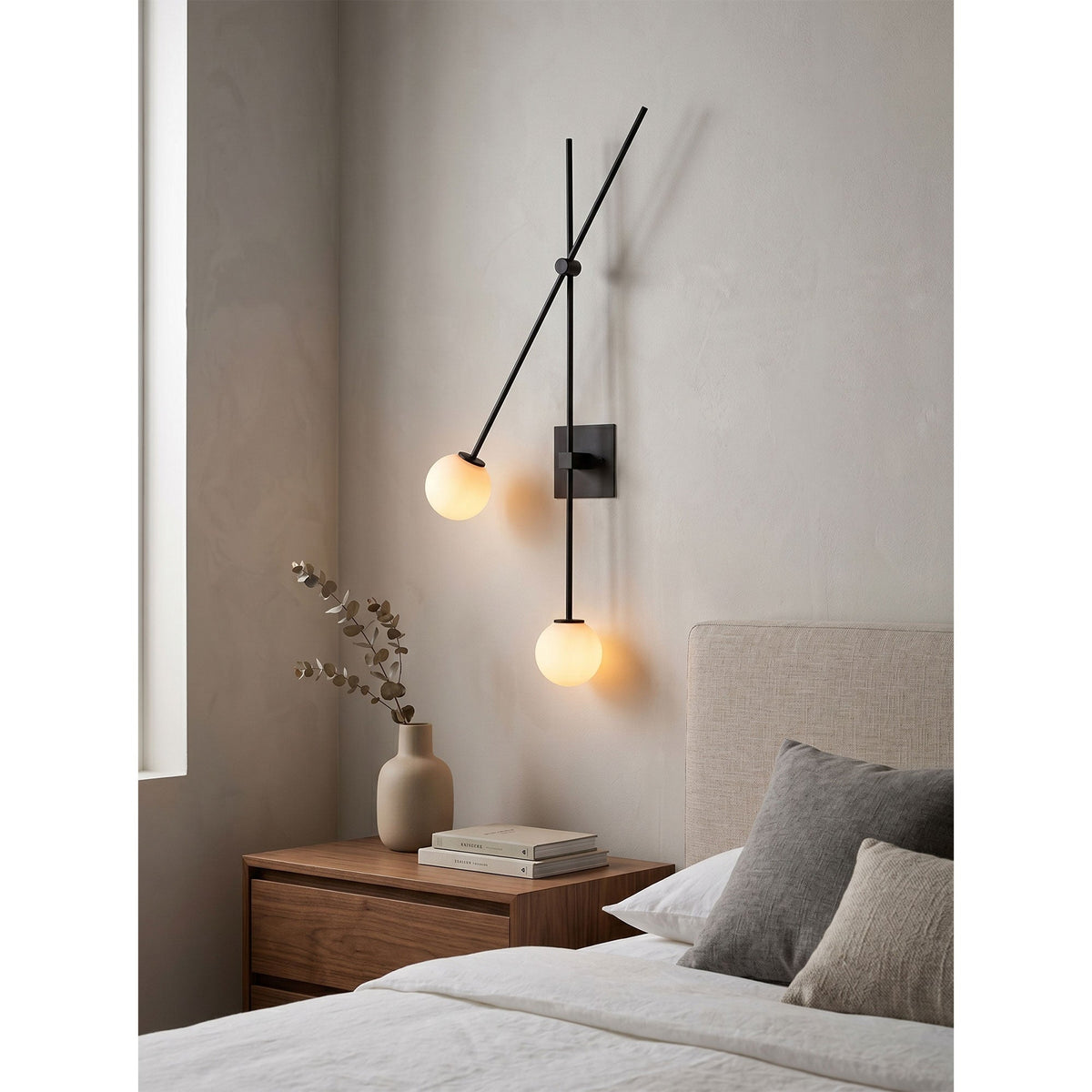 Vester wandlamp met goudkleurige afwerking en lampenkappen