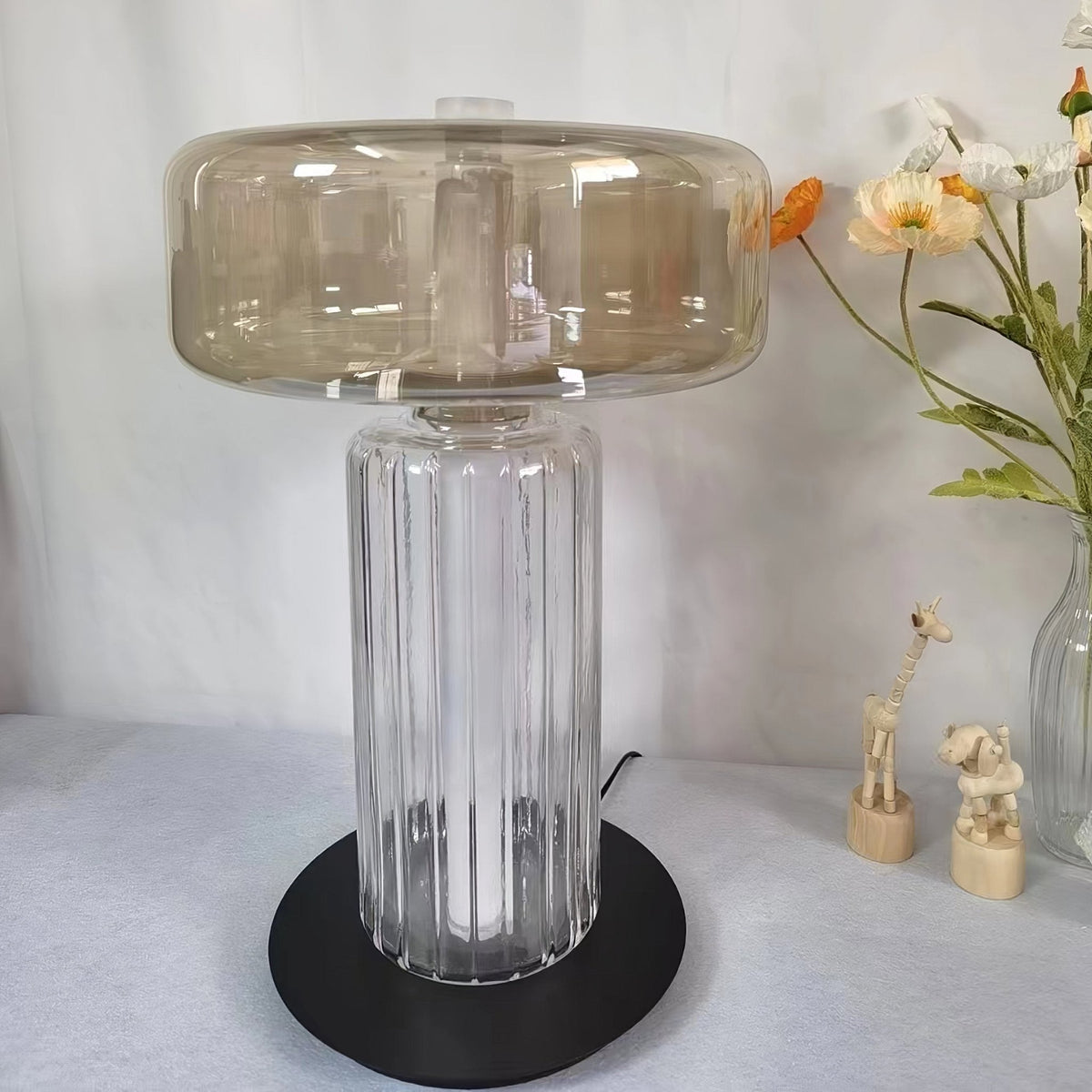 Svora moderne tafellamp van rookgrijs glas