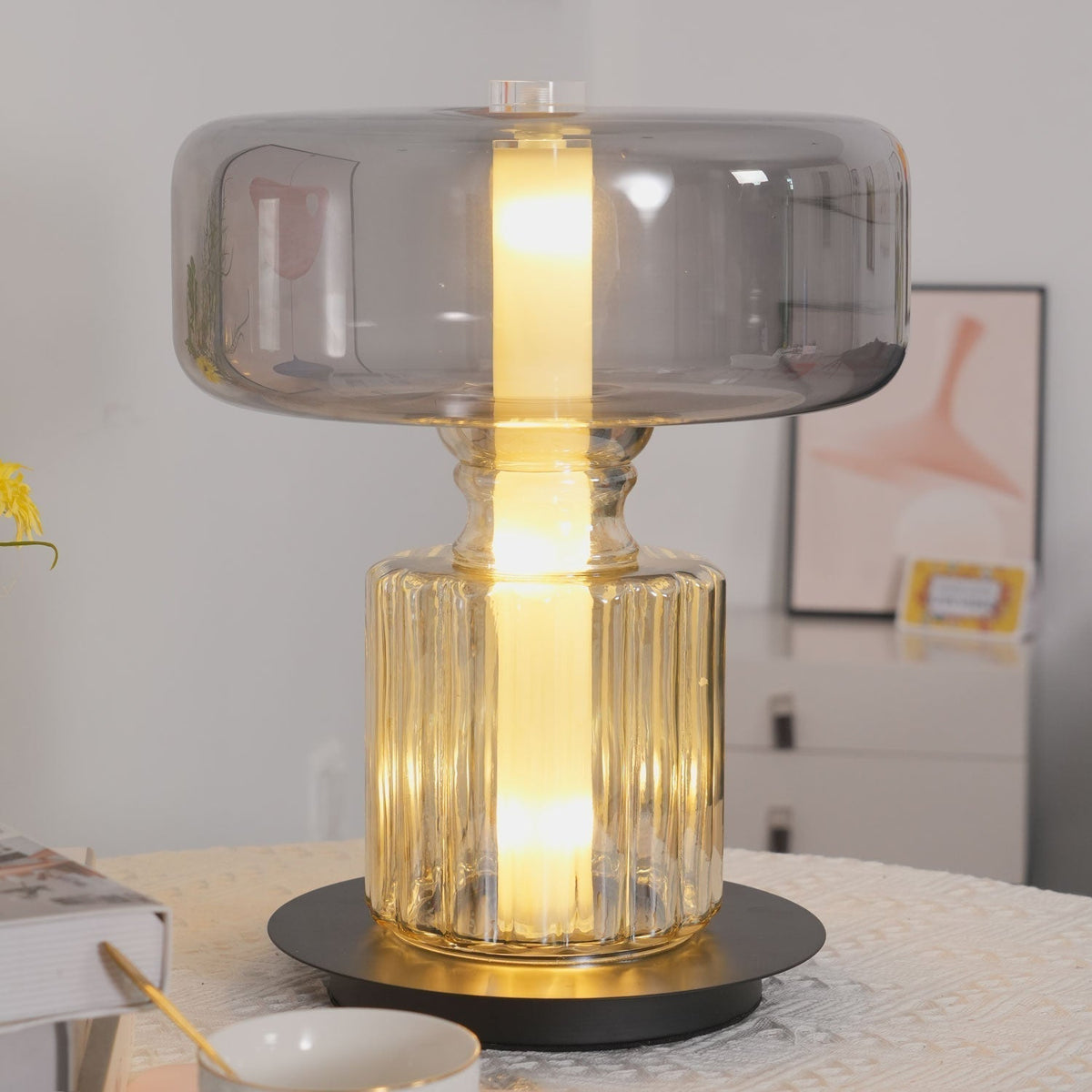 Svora moderne tafellamp van rookgrijs glas