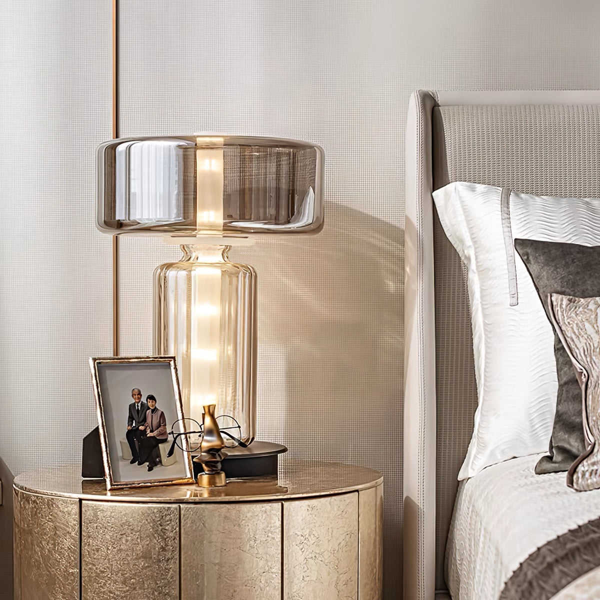 Svora moderne tafellamp van rookgrijs glas