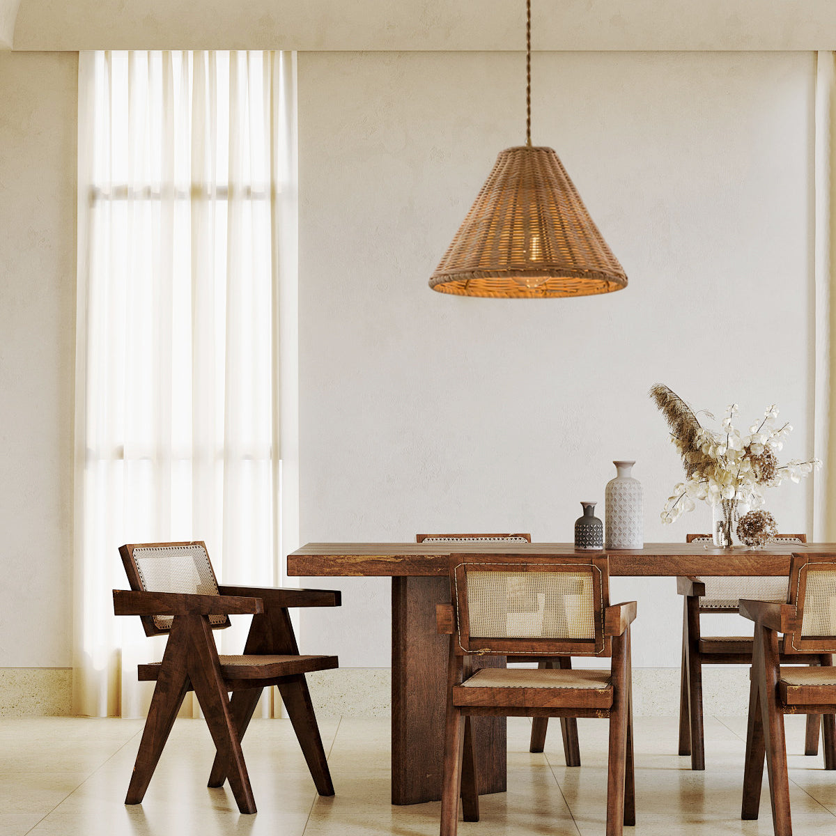 Hanglamp met rotan kap en metalen lichaam conische vorm natuurlijk minimalistisch