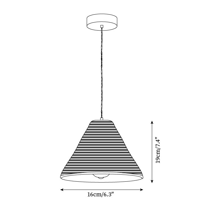 Hanglamp met rotan kap en metalen lichaam conische vorm natuurlijk minimalistisch