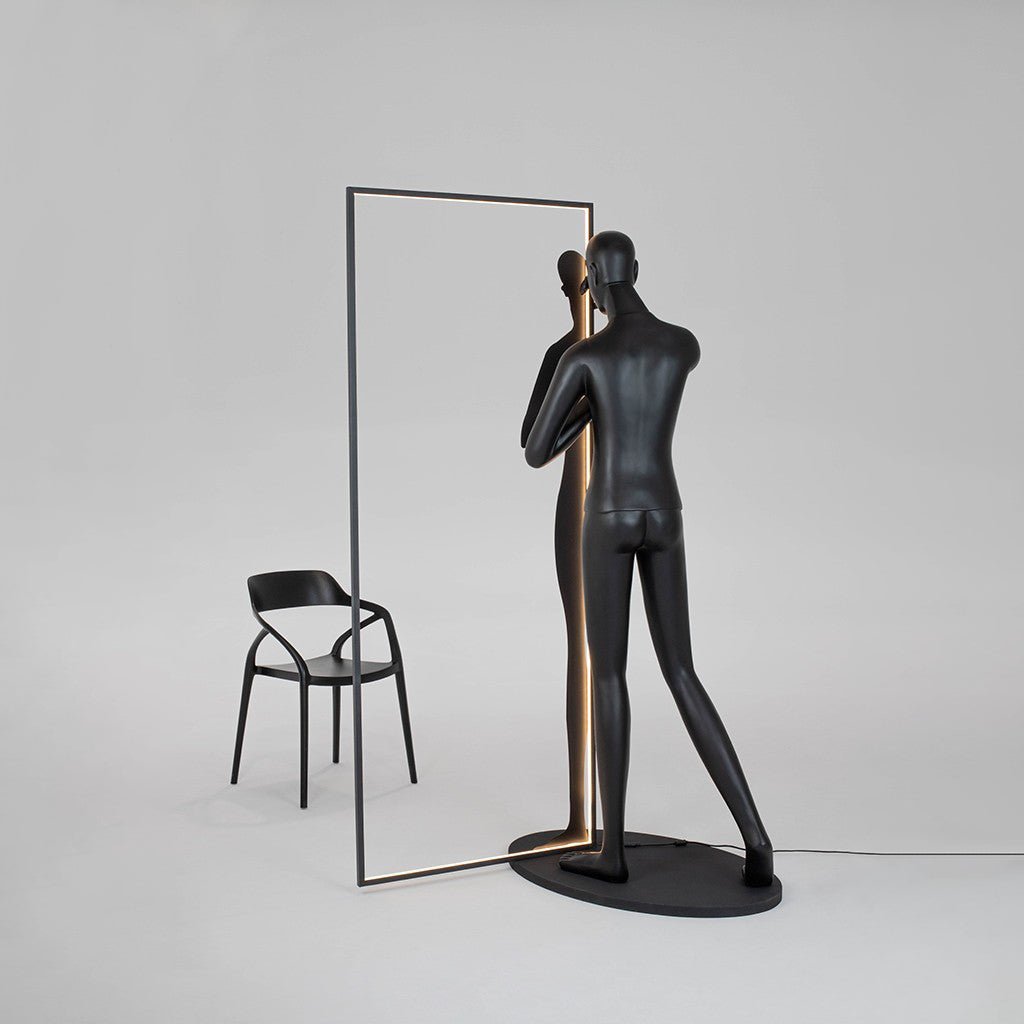 Onoryra sculpturale vloerlamp in zwart met spiegel