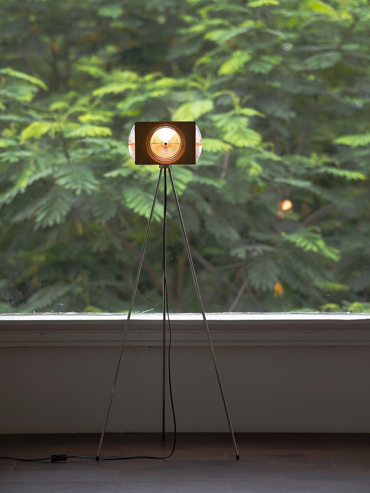 Vesoren houten vloerlamp met driepoot