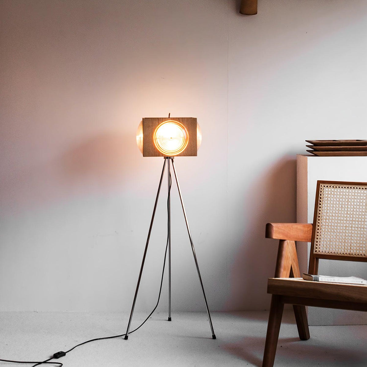Vesoren houten vloerlamp met driepoot