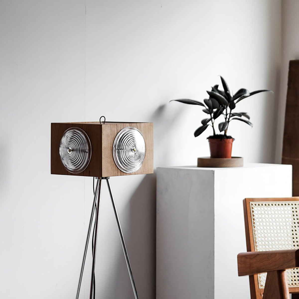 Vesoren houten vloerlamp met driepoot