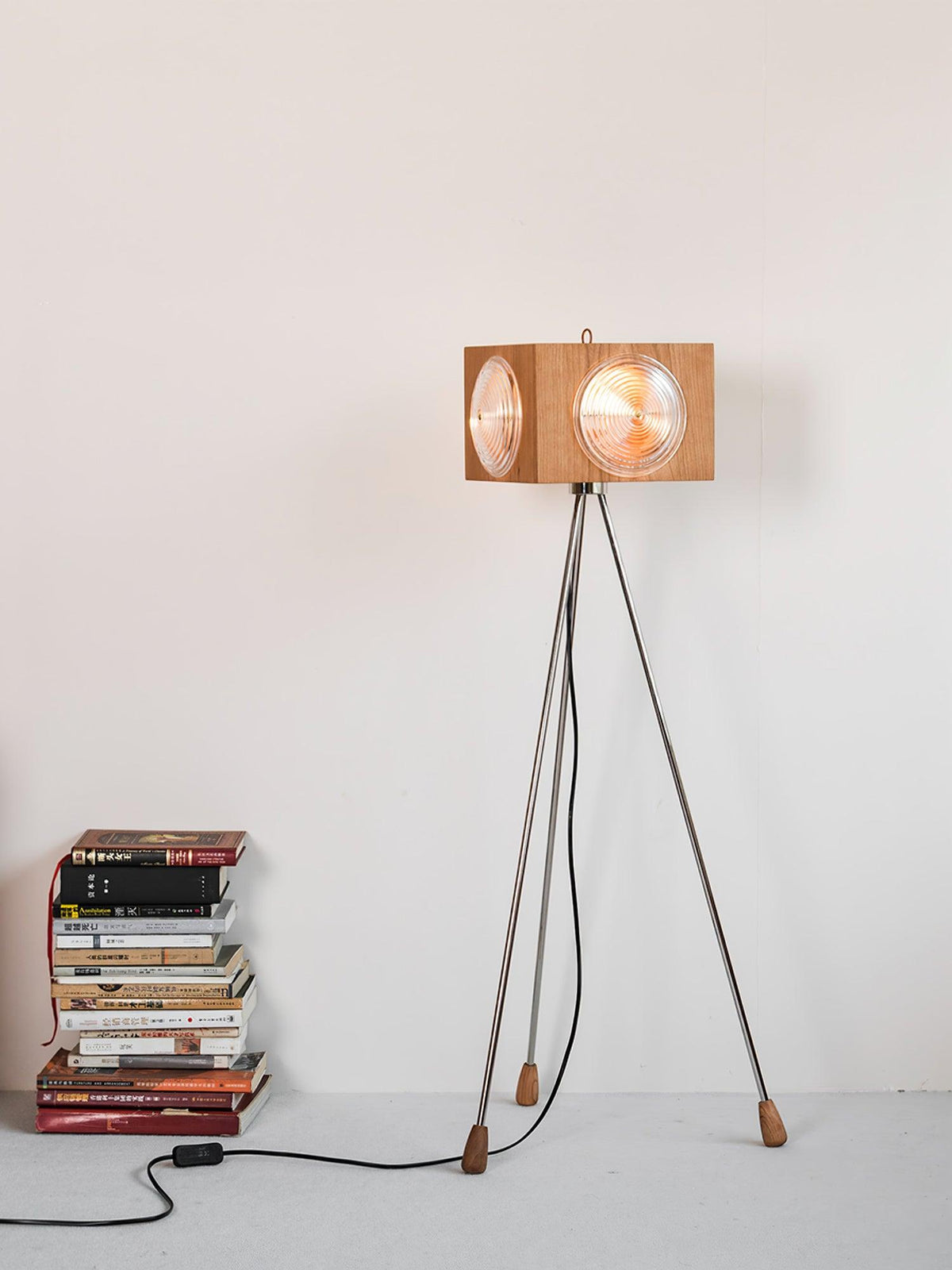 Vesoren houten vloerlamp met driepoot