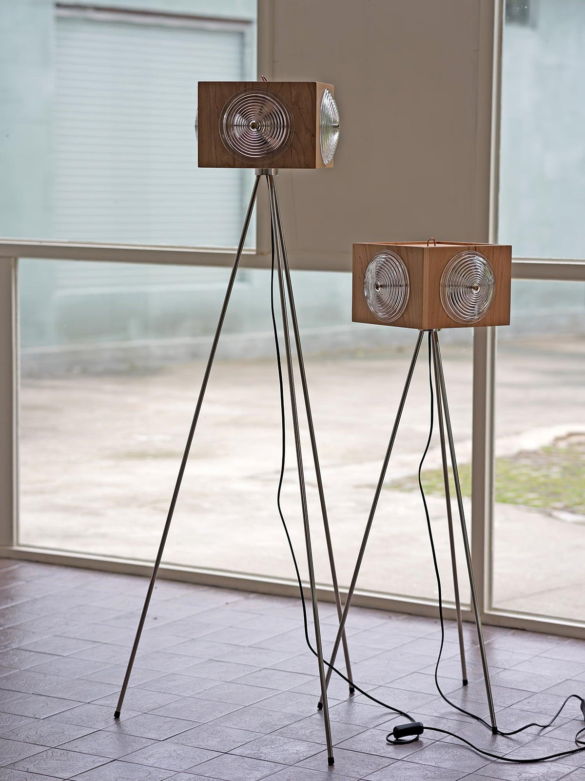 Vesoren houten vloerlamp met driepoot