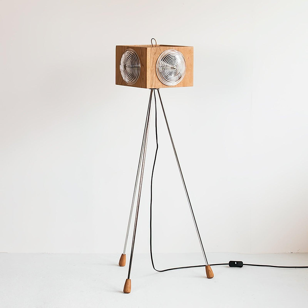 Vesoren houten vloerlamp met driepoot