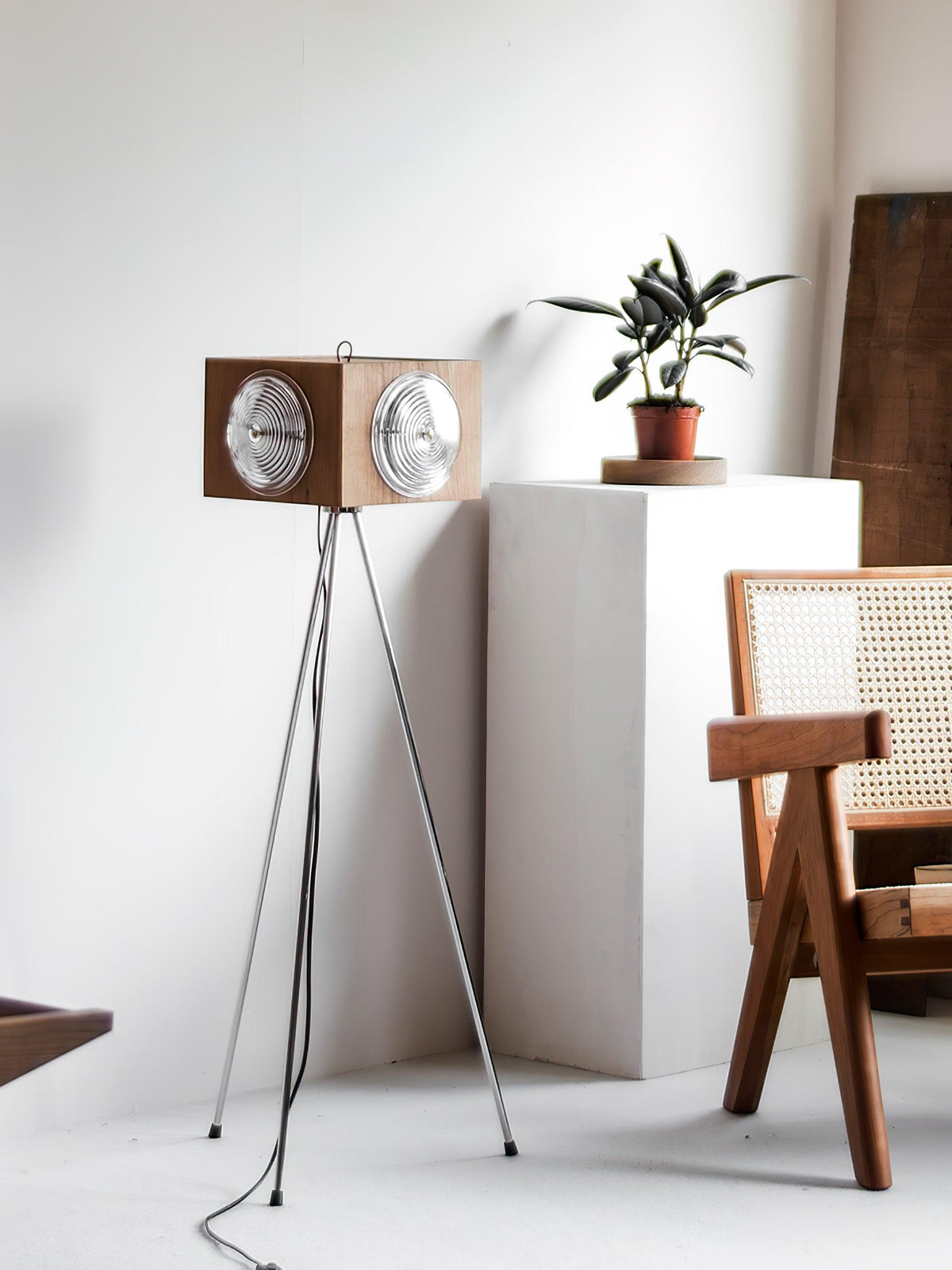 Vesoren houten vloerlamp met driepoot