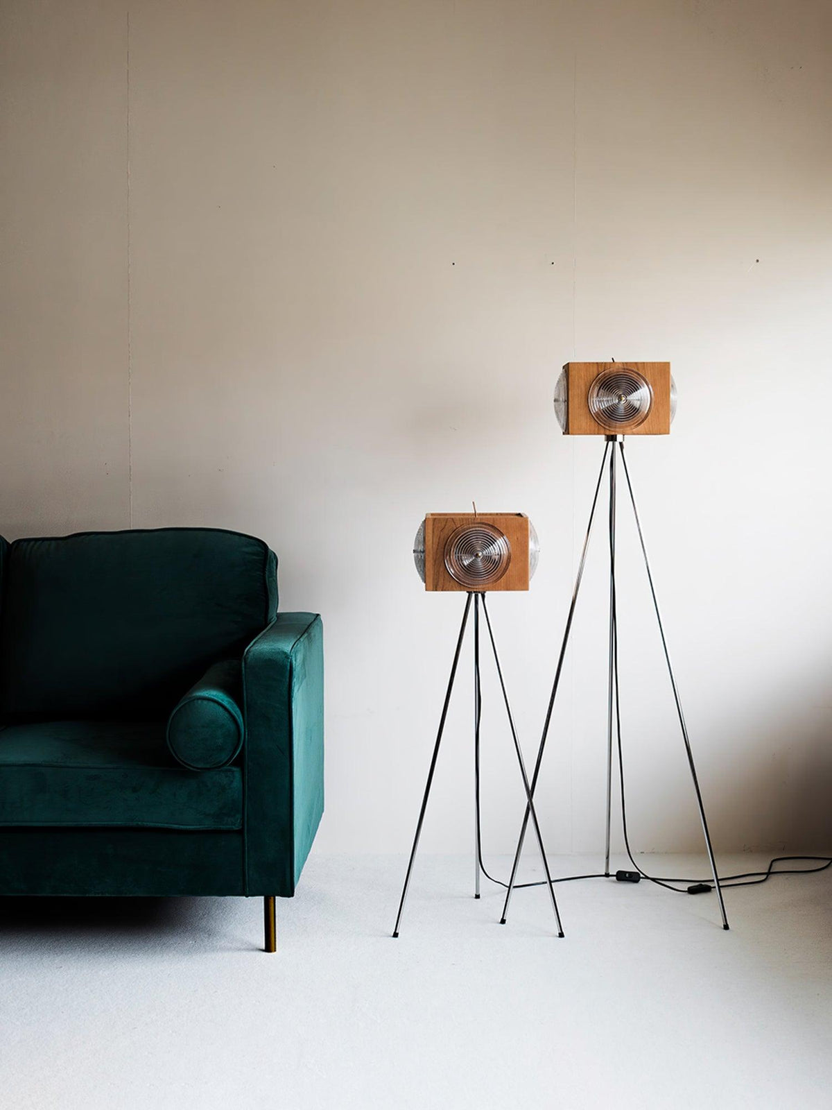 Vesoren houten vloerlamp met driepoot