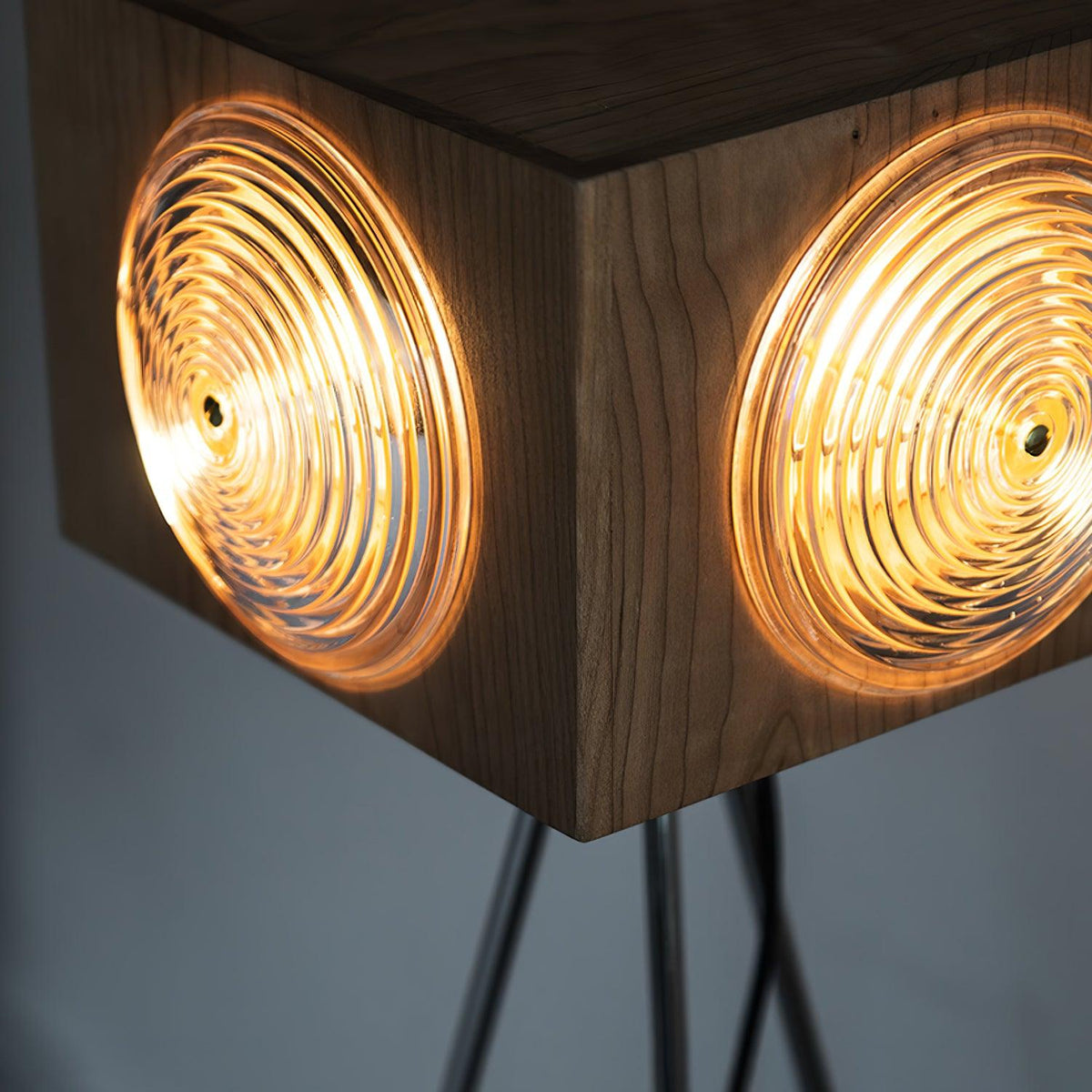 Vesoren houten vloerlamp met driepoot