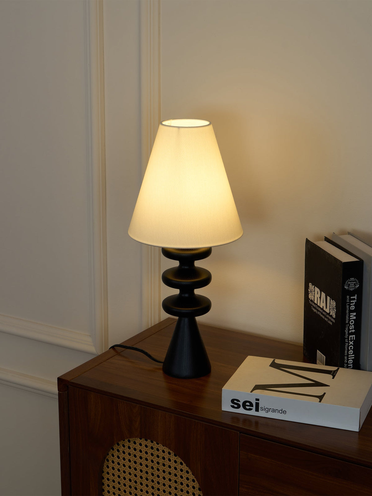 Zelms moderne tafellamp van hout