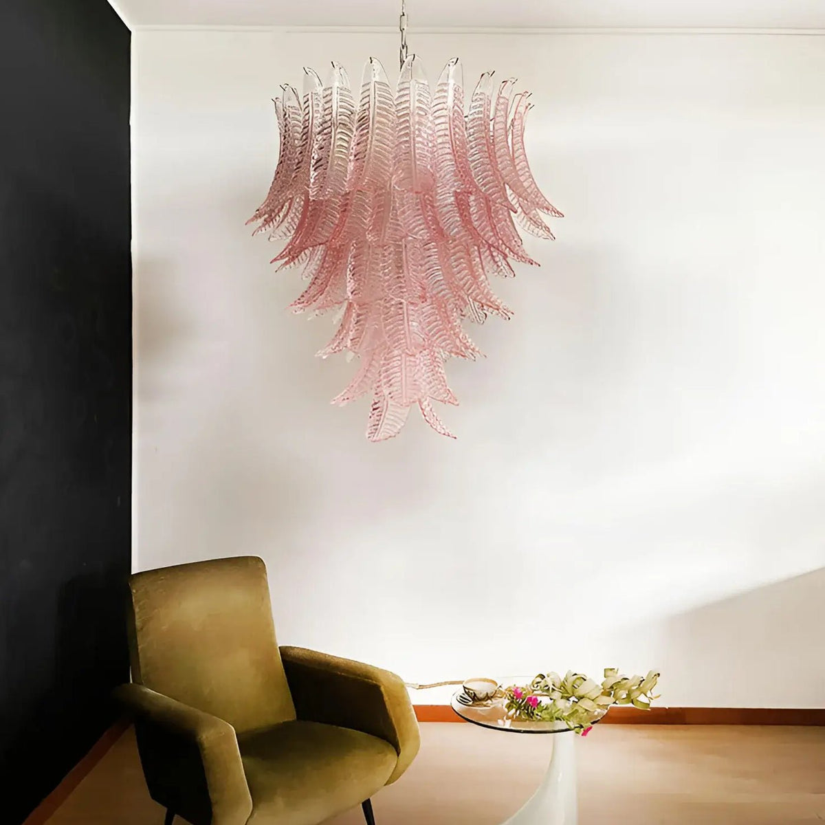 Liorisian kroonluchter met roze Murano-glasbladeren cascaderend romantisch