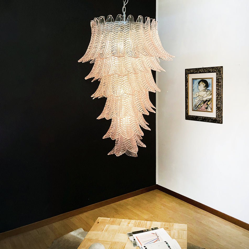 Liorisian kroonluchter met roze Murano-glasbladeren cascaderend romantisch