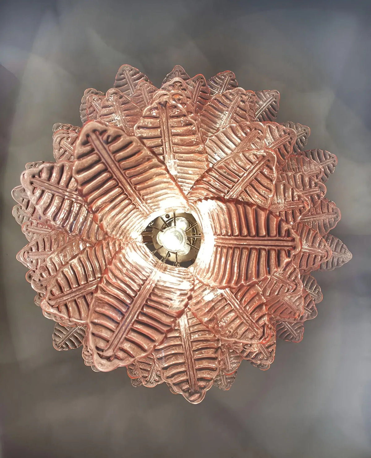 Liorisian kroonluchter met roze Murano-glasbladeren cascaderend romantisch