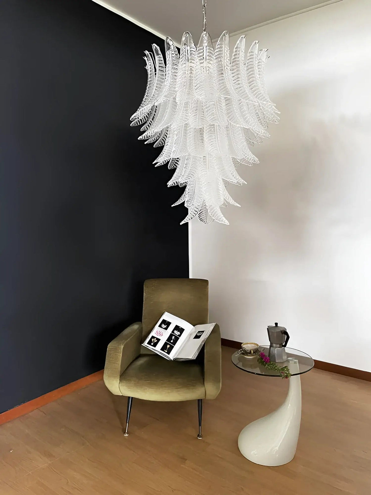 Eirineon kroonluchter van helder glas met bladvorm cascaderend elegant