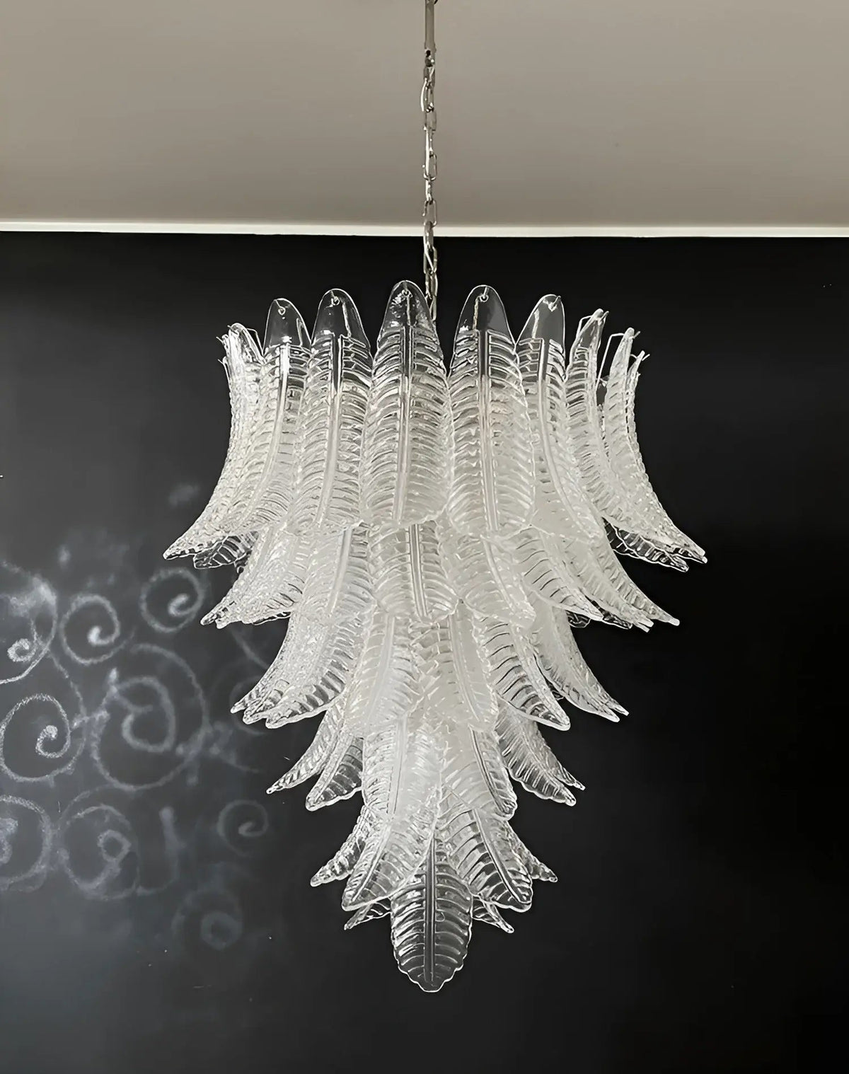 Eirineon kroonluchter van helder glas met bladvorm cascaderend elegant