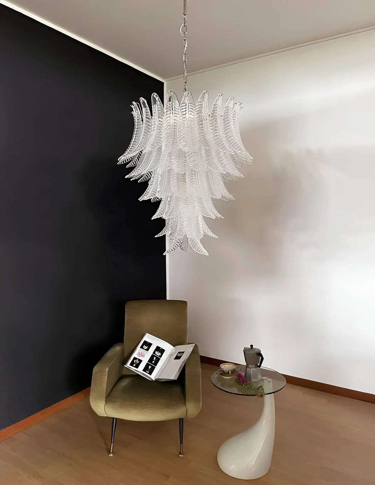 Eirineon kroonluchter van helder glas met bladvorm cascaderend elegant
