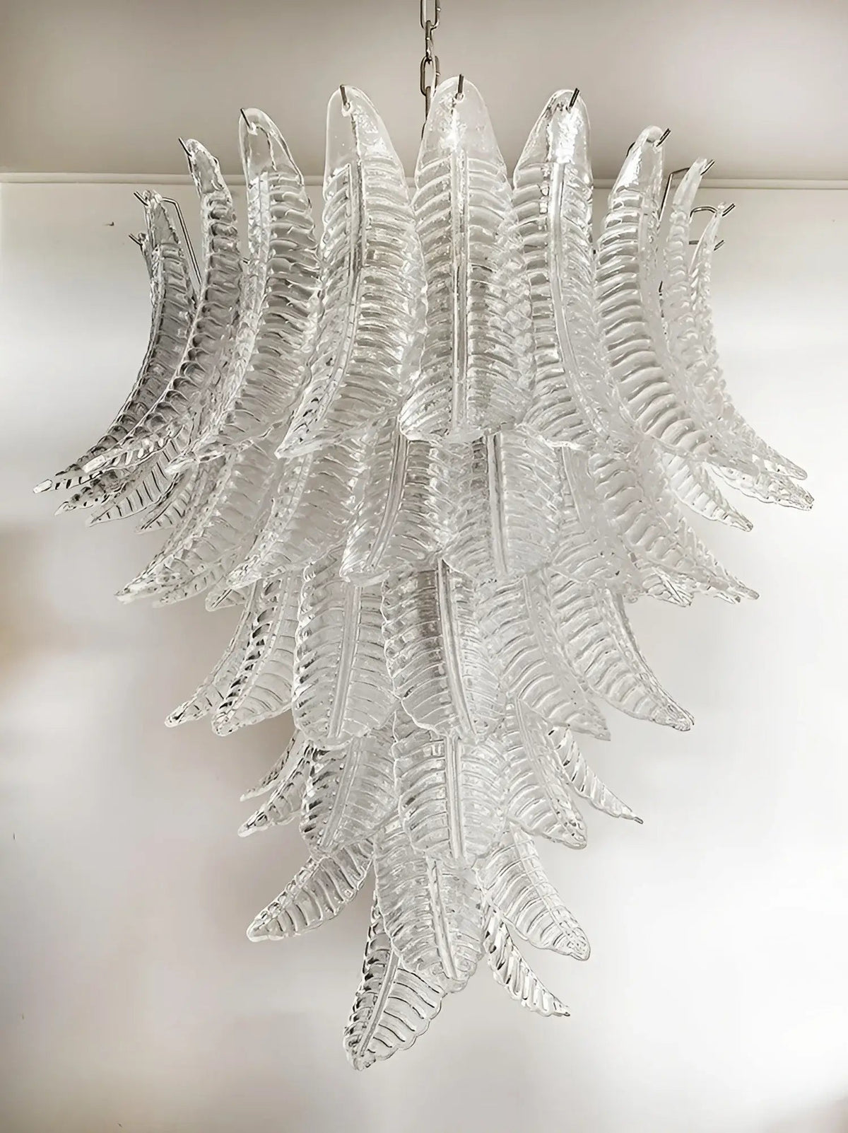 Eirineon kroonluchter van helder glas met bladvorm cascaderend elegant