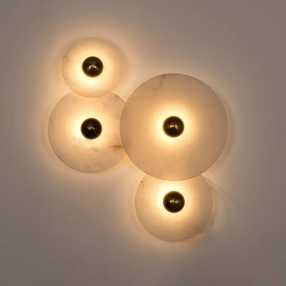 Slanke moderne minimalistische wandlamp van albast